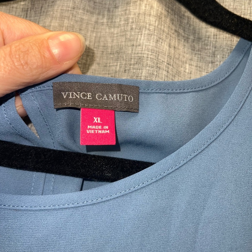 Vince Camuto Women's Blue Bell Sleeve Blouse Size XL – Like New! - Picture 3 of 6